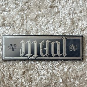 Kat Von D Metal Matte Eyeshadow Palette